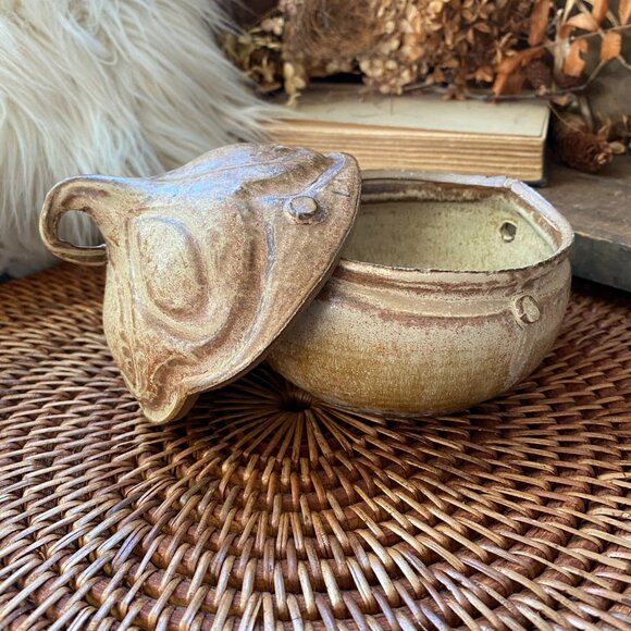 Handmade Artisan Signed ( ASHER ) Ceramic Stoneware Lidded Garlic Keeper - Picture 3 of 6